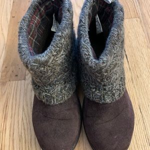 Short brown Muk Luk boots